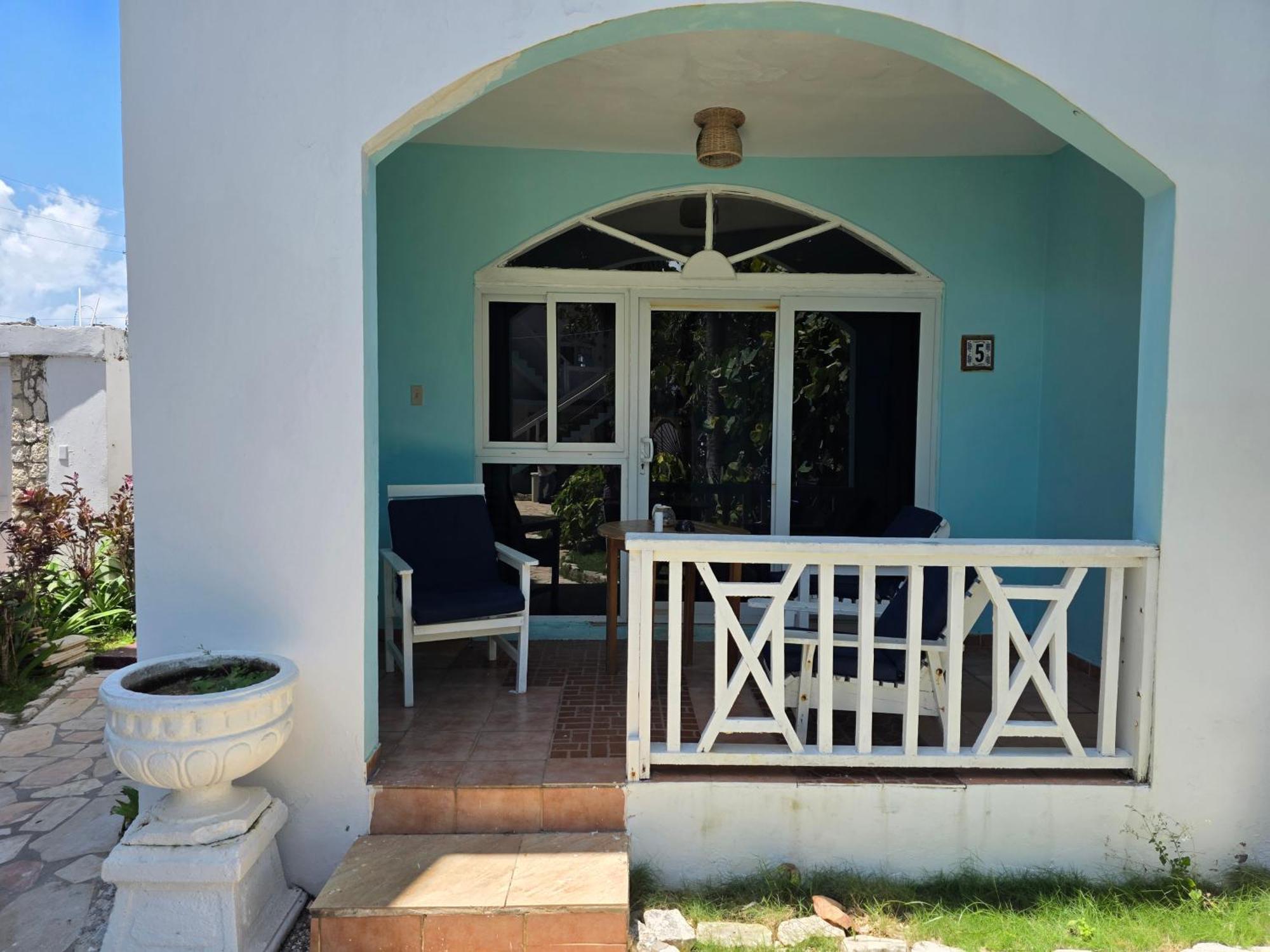 Home Sweet Home Resort Негрил Экстерьер фото