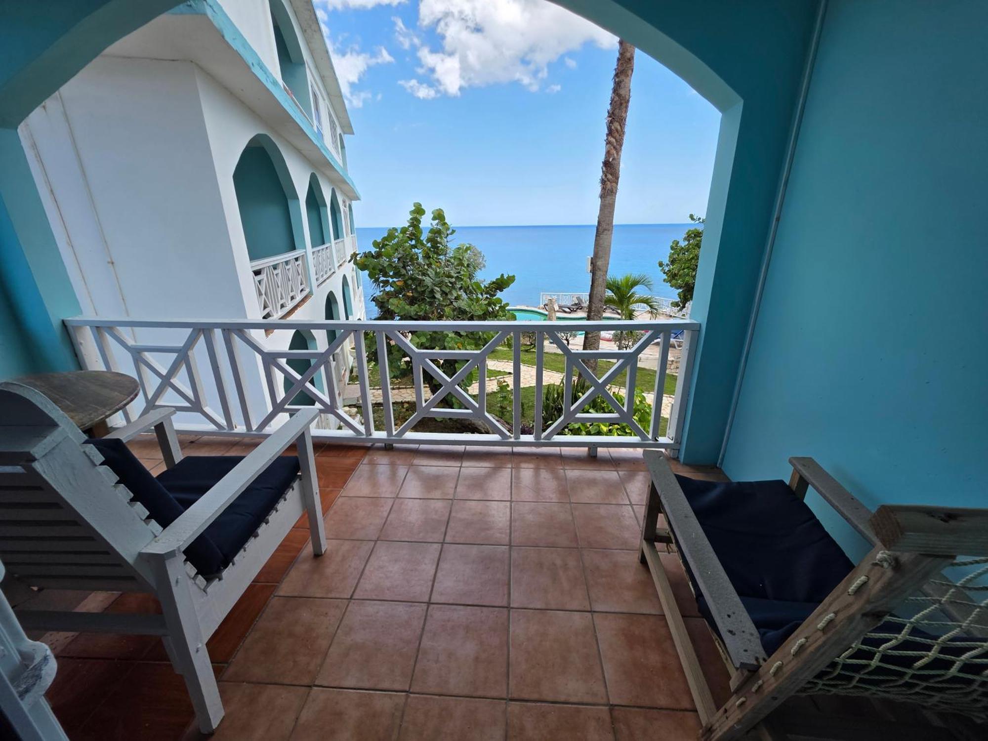 Home Sweet Home Resort Негрил Экстерьер фото