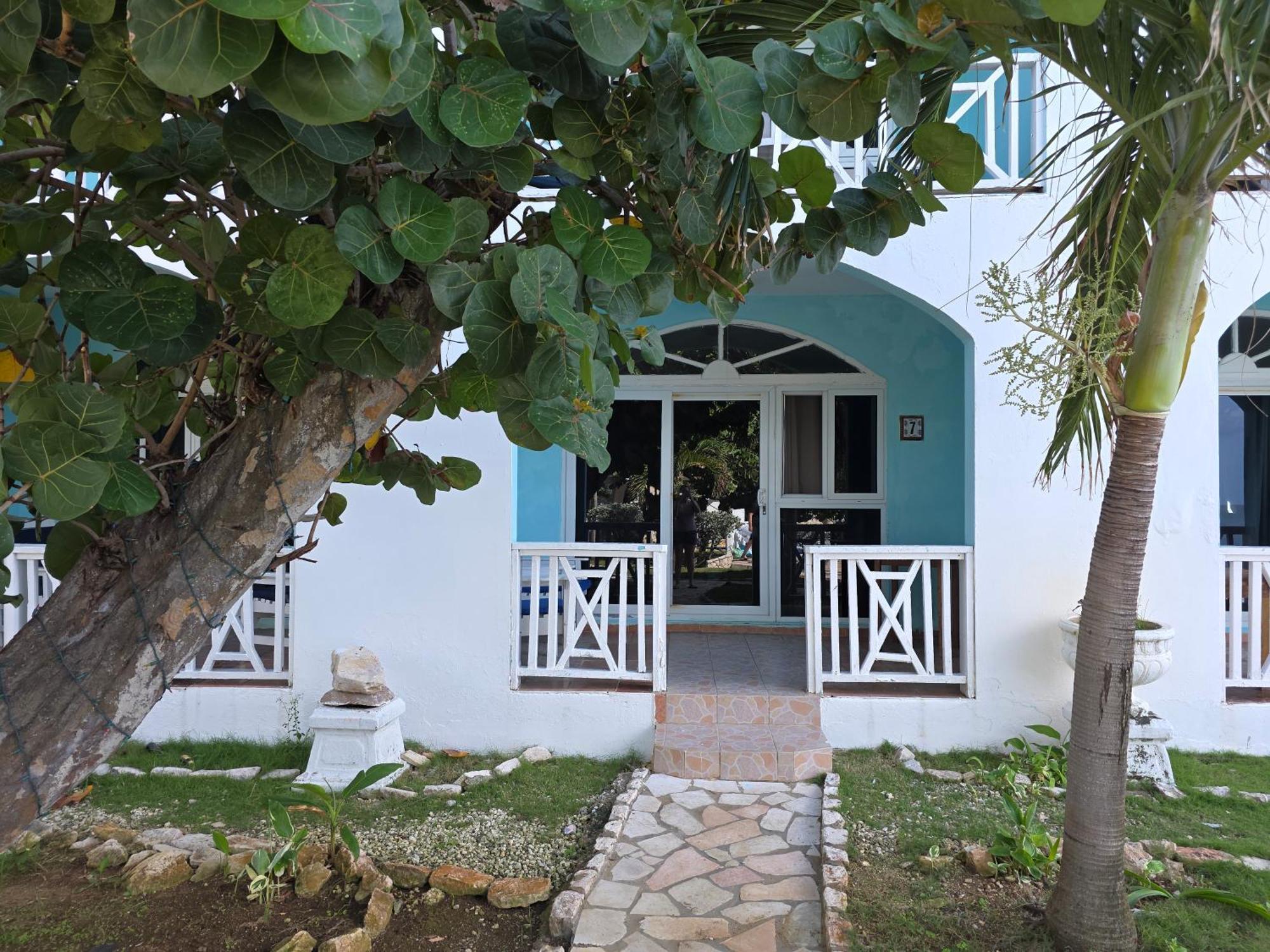 Home Sweet Home Resort Негрил Экстерьер фото