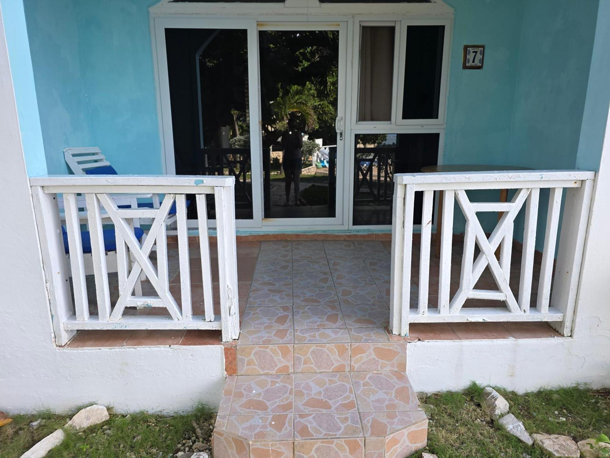 Home Sweet Home Resort Негрил Экстерьер фото