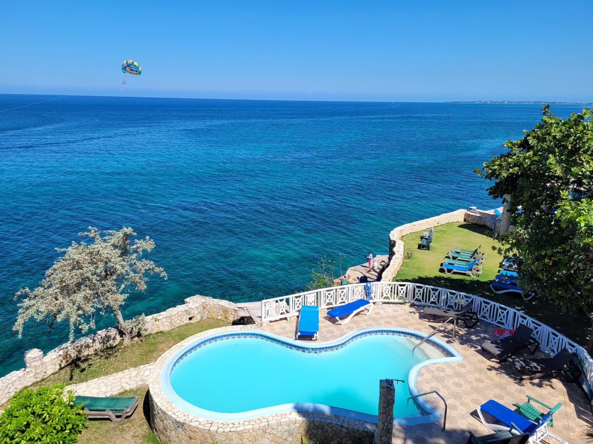 Home Sweet Home Resort Негрил Экстерьер фото
